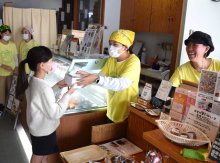 大雨で浸水した菓子店、児童開発のケーキついに発売　２カ月遅れ「千葉たんじょうケーキ」　一宮産の梨ふんだんに使用