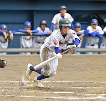 １番定着へ頼もしく　青木勝吾中堅手　【聖地を駆ける　中央学院の頂戦】