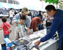 “子鉄”熱視線　掘り出し物集結　ミニ電車に人気　印西　ほくそう春まつり