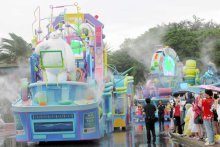 ディズニー「びしょぬれ」夏イベント、２日スタート　ベイマックス散水パレード　「スプラッシュ」もしぶきマシマシ