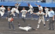 雨中の熱戦、劇的サヨナラ　千葉明徳、銚子商下す　４試合が継続試合に　第１０６回全国高校野球　千葉大会　第４日
