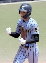 本塁打で一矢　東海大浦安・松永　第１０６回全国高校野球　千葉大会　第１１日