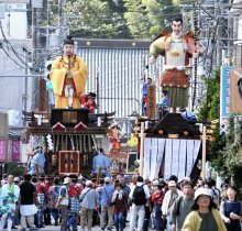 佐原の大祭秋祭り開幕　小江戸の町並みを巡行　秋晴れの下、山車１４台　１３日まで