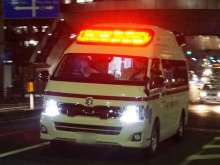 大型トラックと衝突、１人重体　車横転で６人搬送　袖ケ浦の国道１６号