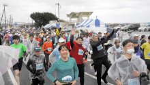寒さ負けず海岸沿い力走　旭市飯岡しおさいマラソン　ゲストランナーに野口みずきさん