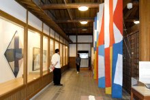 フラッグ・シリーズなど５０点　きょうギャラリートーク　いすみ田園の美術館　画家ミズテツオさん追悼