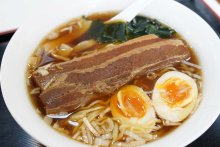 幸せ生む“ホームラン”　親子２代、随所に野球色　中華飯店「歩夢蘭」（銚子市）　【房総ラーメン図鑑　ＰａｒｔⅡ】（８）