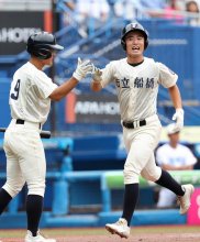 大舞台で高校初本塁打　吉崎、反撃開始のソロ　市船橋　第１０７回全国高校野球　千葉大会　第１５日