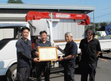 「ガーン」と大きな音、踏切で車脱輪　社員６人が救助し衝突防ぐ　「一歩間違えば大惨事」千葉南署が即日感謝状　千葉市緑区