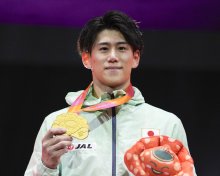 橋本Ｖ３、内村以来の快挙　世界体操男子、岡は５位