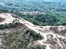 鴨川メガソーラー　県が工事の一時停止要請へ　盛土の計画変更、規制合致確認まで　熊谷知事「真摯に対応を」