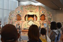 手回しで響く温かな旋律　１００年以上の歴史引き継ぐ　佐倉ハーモニーホールのストリートオルガン　【ふさの国探宝】