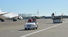 駐機場運転、外国免許でも　技能研修や試験合格条件　成田市とＪＡＬ提案、制度変更　成田空港で全国初運用