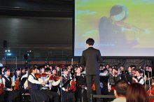 【写真多数あり】千葉市　開府９００年記念まつり　幕総オケ部「青オケ」コラボ　飯豊まりえさんら地元トークで盛り上げ
