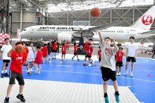 ＪＡＬ格納庫でバスケット教室　ジェッツ選手が指導　成田空港