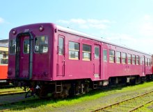 “昭和レトロ”出発進行へ　「ぶどう色」復刻塗装　市原・小湊鉄道