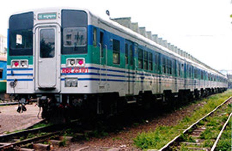ミャンマーで“第二の人生”をスタートさせた久留里線の車両＝９月１４日、ヤンゴン中央駅（佃さん撮影・提供）