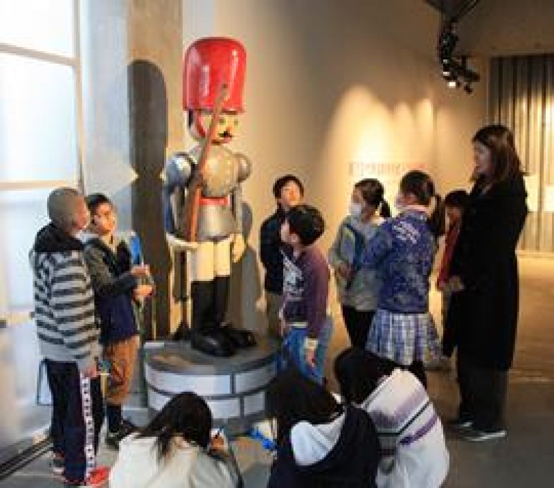 アートって面白い！　児童３００人招き鑑賞教室　市原湖畔美術館