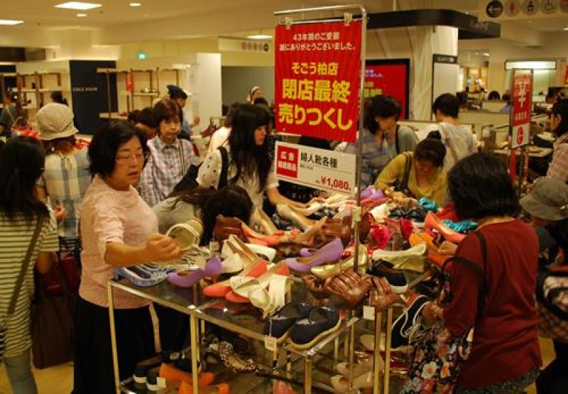 売り尽くし　惜しむ声　そごう柏店が閉店