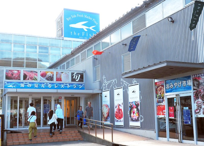 一部営業を再開した観光商業施設「ザ・フィッシュ」＝４日、富津市金谷