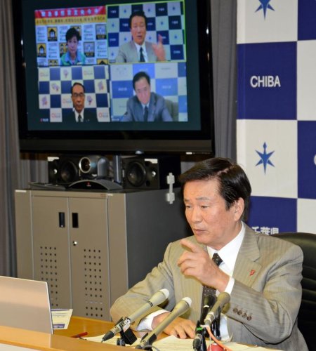 ４都県の知事によるテレビ会議で、国に対する共同要望に賛同し発言する森田知事＝５日、県庁
