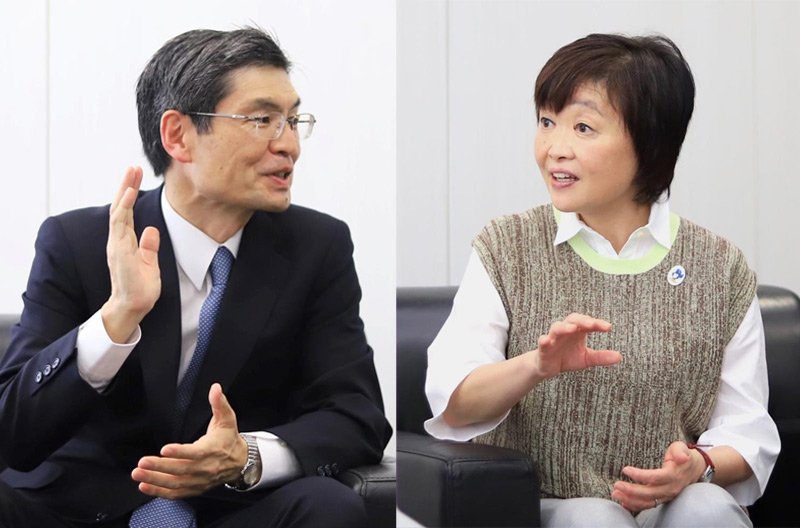 交通安全をテーマに対談した楠芳伸県警本部長（左）と増田明美さん