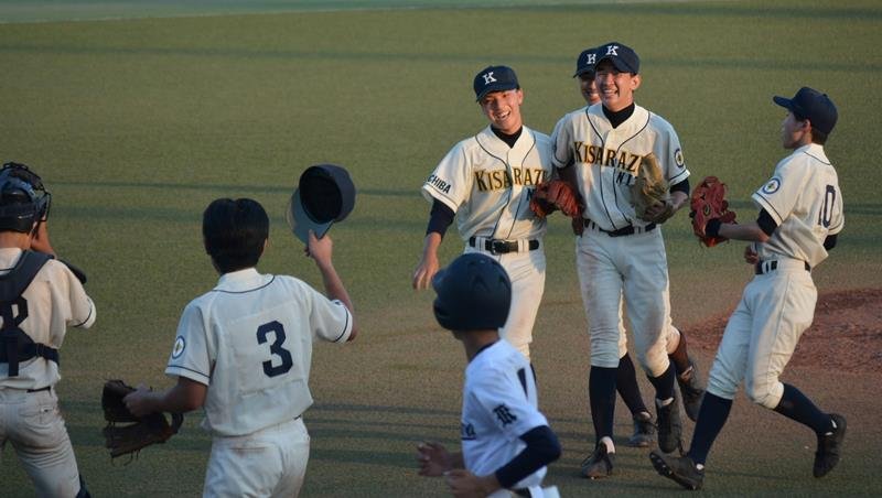 木更津高専―県柏　終盤逆転勝ちして喜ぶ木更津高専ナイン＝ゼットエー 