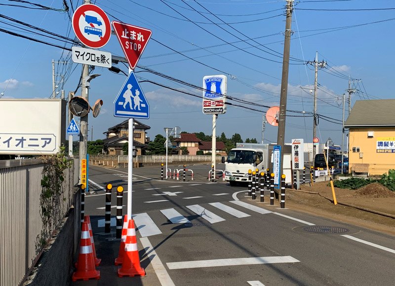 児童５人死傷現場、３０キロ規制で取り締まり　大型車通行禁止も　学校再開前に千葉県警
