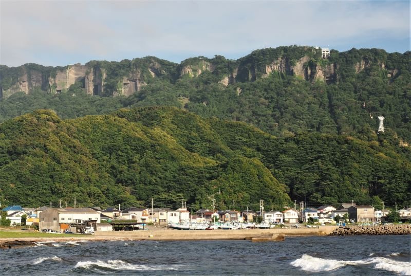 鋸山で男児が滑落…「お父さん、助けて！」　土地所有者の男性、駆け付け救助　富津署が感謝状
