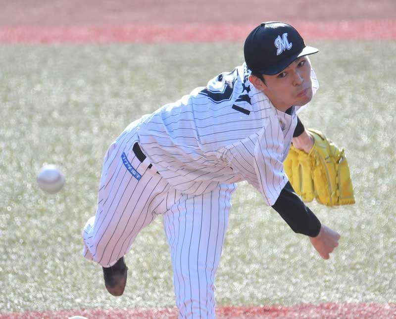楽天とのＣＳファーストステージ第１戦で投げる千葉ロッテ・佐々木朗＝６日、千葉市美浜区のＺＯＺＯマリンスタジアム