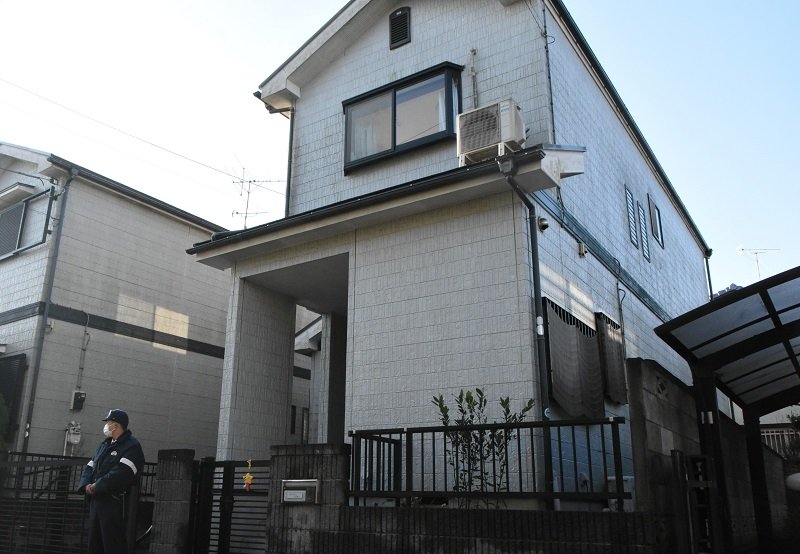 乳児が投げ落とされたとされる施設＝１５日午前８時５０分ごろ、四街道市物井
