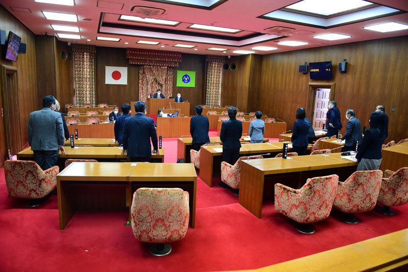 町議会が所町長の辞職について審議し、全会一致で同意した＝１７日、多古町役場
