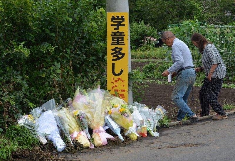 下校中の小学生の列にトラックが突っ込んだ事故現場＝２０２１年６月２９日