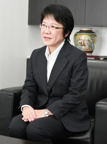 千葉日報社のインタビューに応じる田中敏恵千葉県警本部長＝県警本部