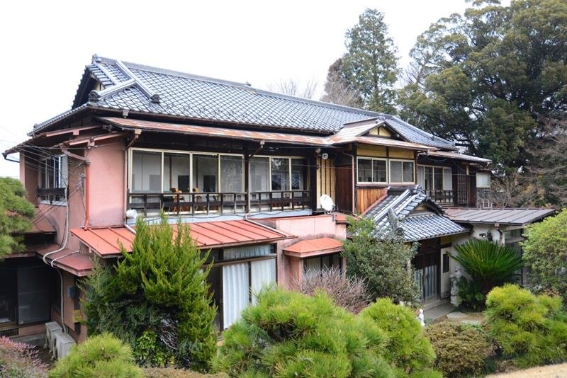 旧割烹新川屋本館の外観（流山市提供）
