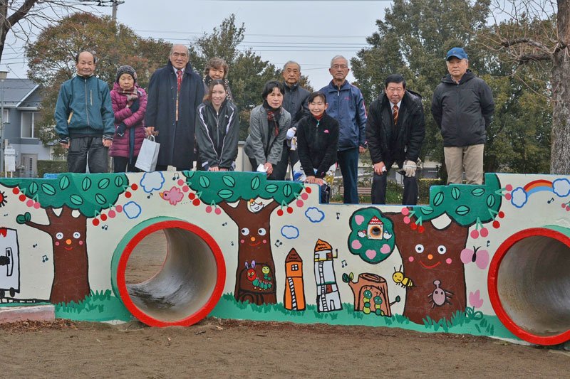 公園彩る園児アート　「絵の先生」永野さん、５０人分原画基に描く　四街道