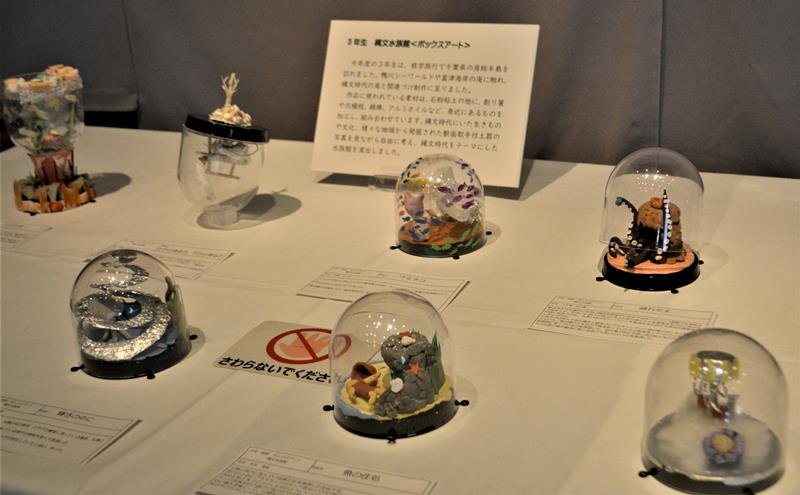 “縄文デザイン”中学生アート　船橋２校の７０点並ぶ　３月５日まで飛ノ台博物館
