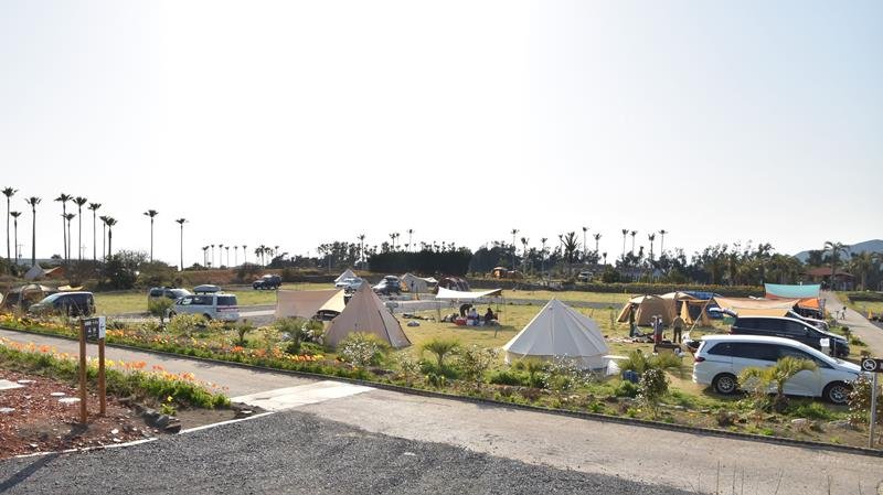 本格オープンした「ＲＥＣＡＭＰ館山」＝館山市
