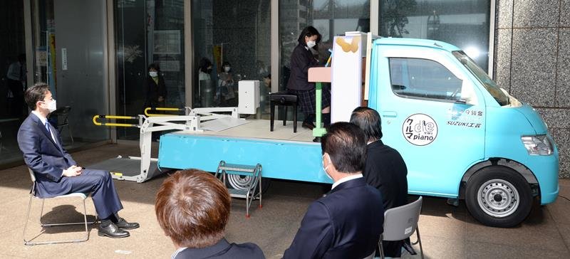 トラック荷台で移動式ピアノ♪多くの人に笑顔を　八街の高１・合屋祐奏さん考案　３年がかり夢実現、コロナ禍で発想転換