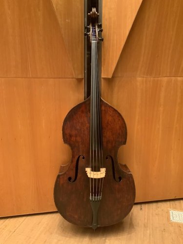 千葉交響楽団が購入を希望している５弦コントラバス（同楽団提供）
