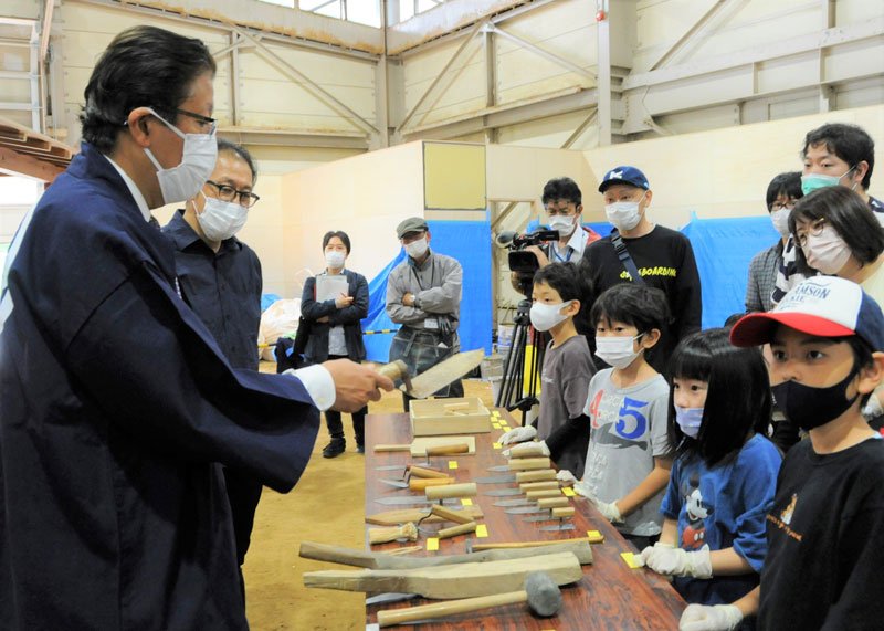 伝統の職人技学ぶ　土壁塗り、木材加工、屋根土葺き　歴史体験館プレイベント　市原