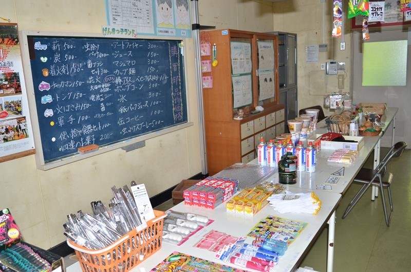 旧南条小跡地をキャンプ場に　グラウンドにテント、保健室は売店　地域活性化へ期待　横芝光