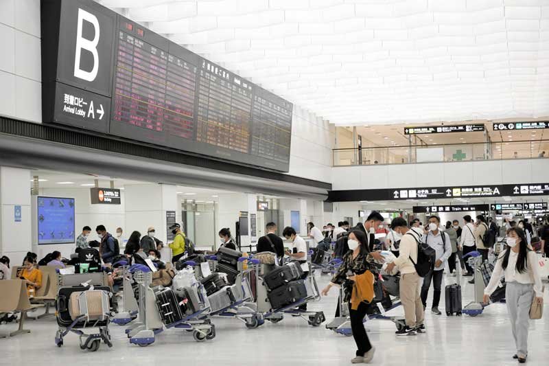 入国上限１日２万人に拡大　成田空港に続々と　リスク分類で検査免除も　訪日観光は１０日解禁