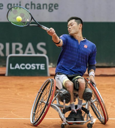 車いすの部男子シングルス準決勝で小田凱人に勝利した国枝慎吾＝パリ（共同）