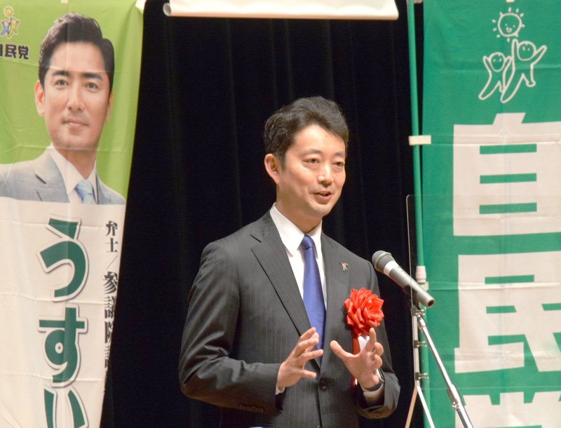 自民党・臼井氏の個人演説会で登壇した熊谷知事＝４日、東金市の東金文化会館