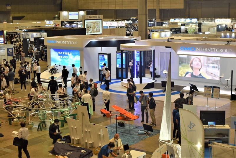 約１万７千人が集まった国内最大のドローン展示会「ジャパン　ドローン　２０２２」＝２１日、千葉市美浜区の幕張メッセ
