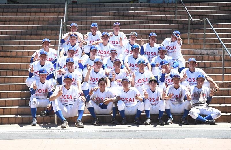 新人戦で１１年ぶり４度目の優勝を飾った城西国際大ナイン＝長生の森
