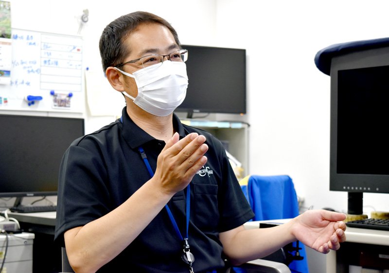 「子どもの関わる事故は絶対に防がなければいけない」と語る潮田警部＝県警本部