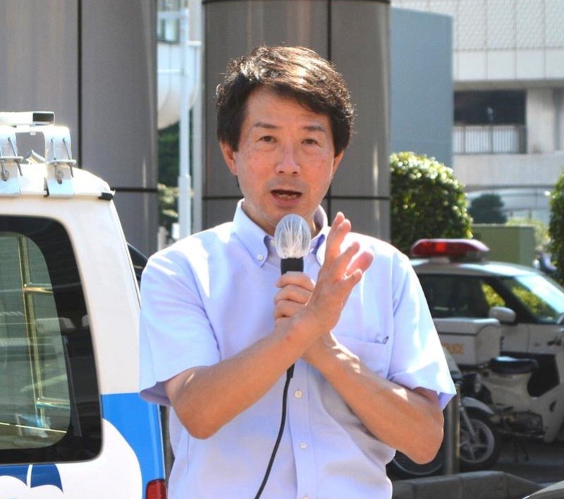 ＪＲ船橋駅前で演説する国民民主党の大塚代表代行＝１日、船橋市