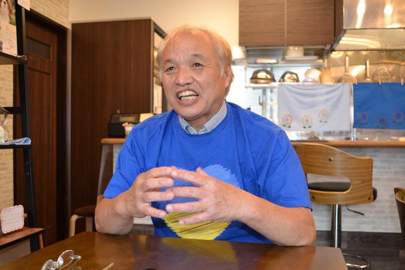 ウクライナ支援の活動を踏まえ、日本は世界に門戸を開くべきと語る加藤さん＝千葉市稲毛区
